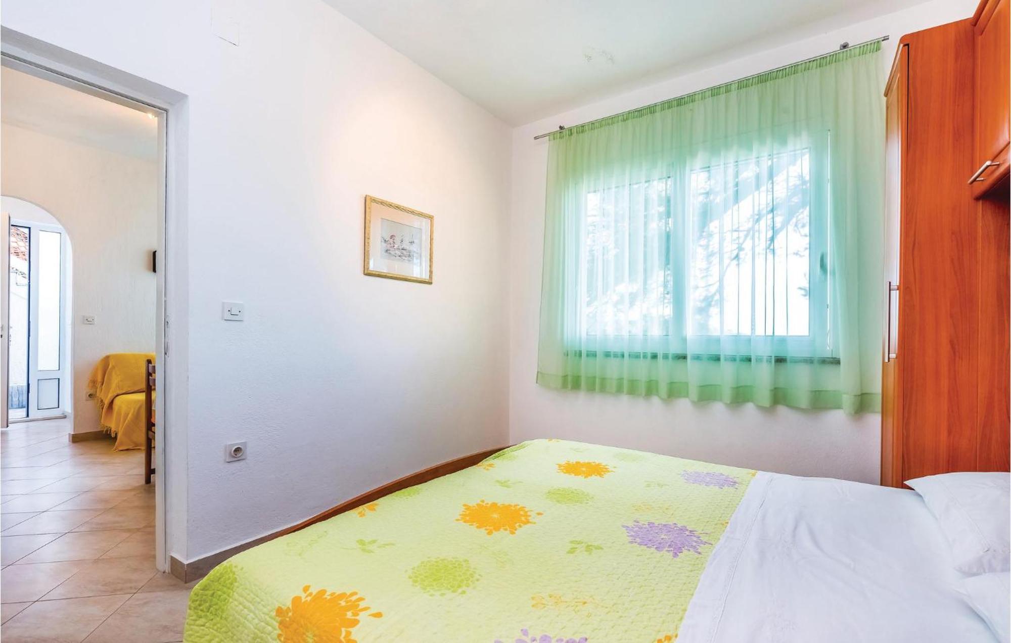 1 Bedroom Awesome Apartment In Супетарска-Драга Экстерьер фото