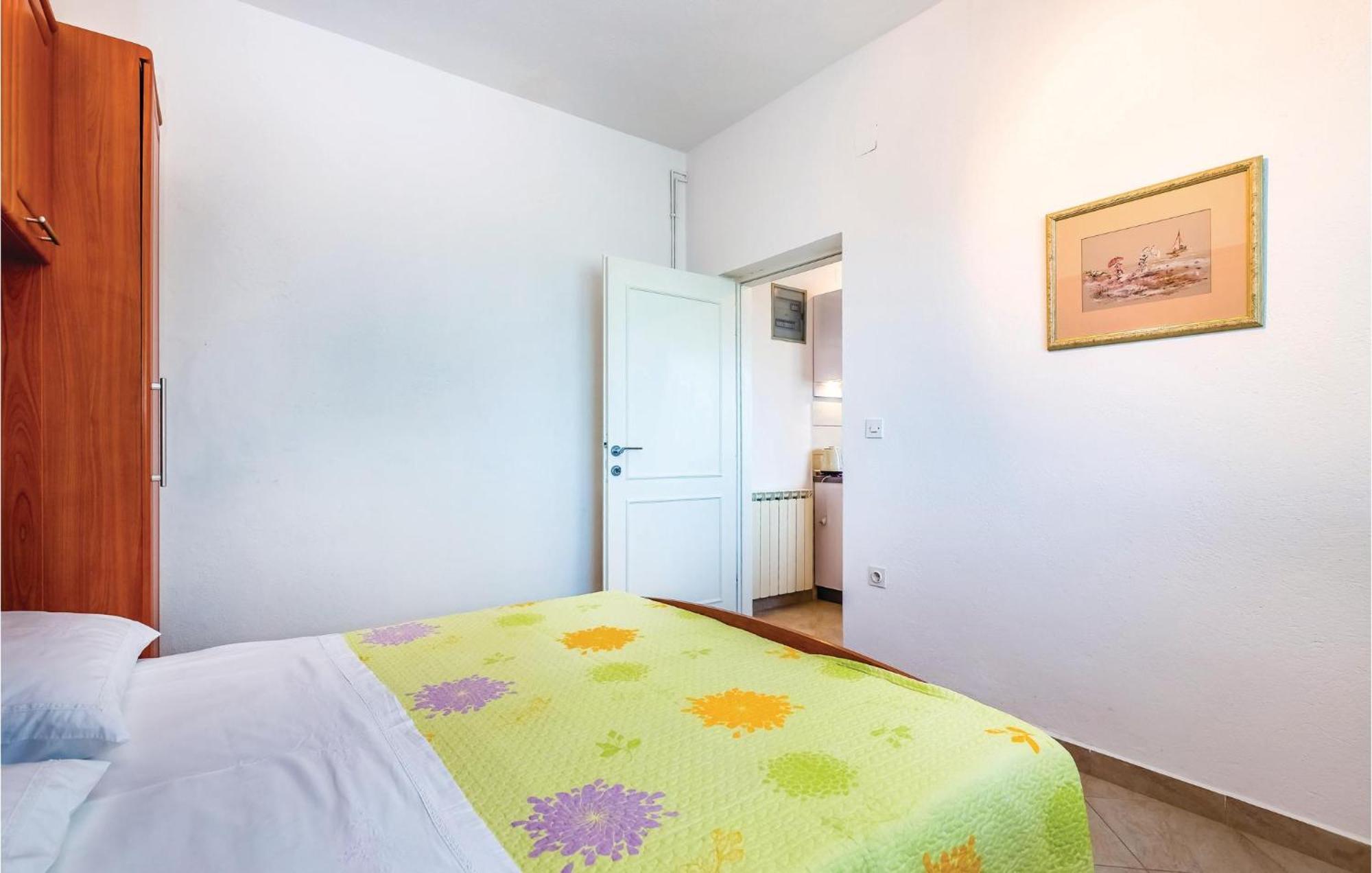 1 Bedroom Awesome Apartment In Супетарска-Драга Экстерьер фото